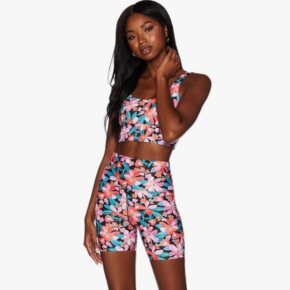 Beach Riot workout set sports bra & biker shorts BNWT in Fiery Plumeria size M